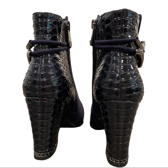 Moda in Pelle Leather ankle boots. Blue. Chain detailing. EUC - Picture 2 of 14